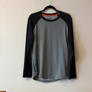 Patagonia women’s Gray and Black raglan sleeve activewear top
